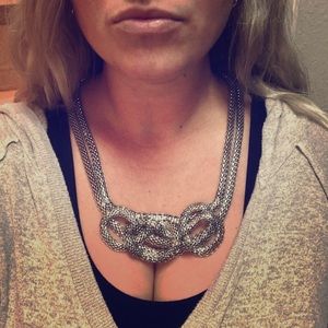 CHUNKY KNOT NECKLACE